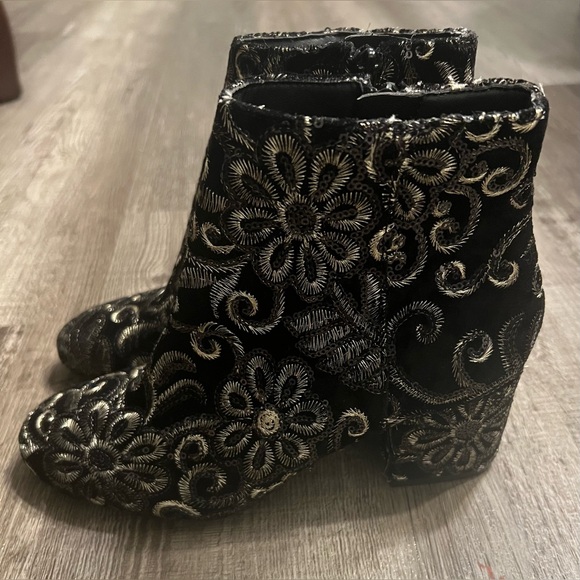 Aldo Sequin Golden Floral Black Brocade Block Heel Ankle Boots Women's Size 6 - Picture 2 of 5